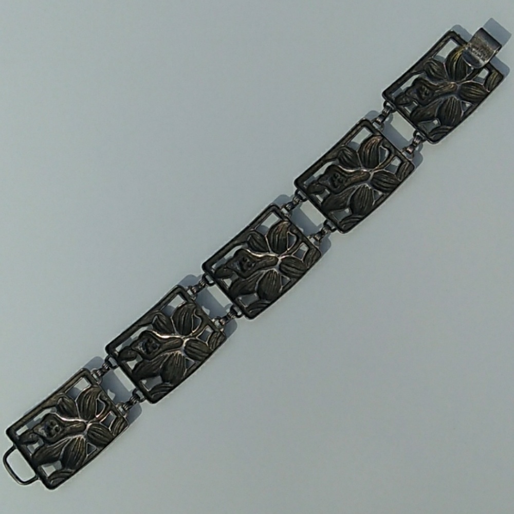 c.1940s Sterling Silver Lily Panel Link Bracelet - Picture 7 of 8